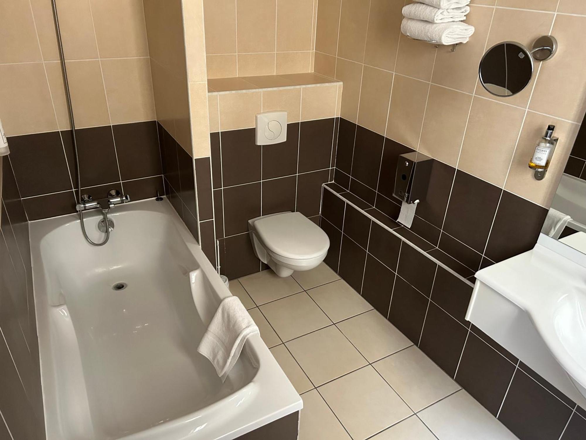 דייפ Hotel Windsor Contact Hotel מראה חיצוני תמונה