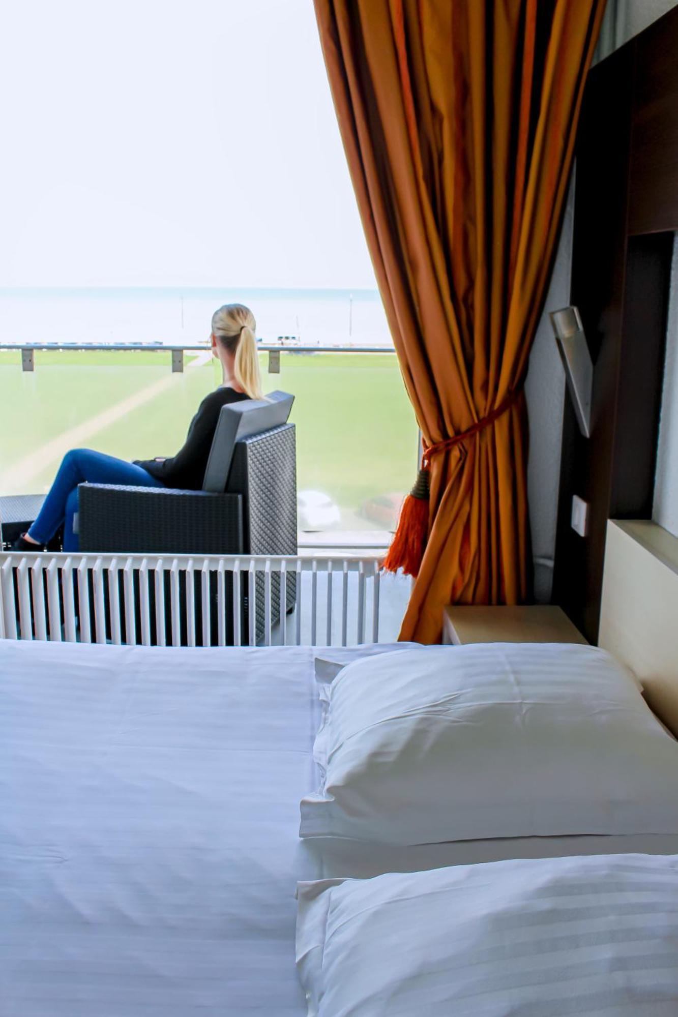 דייפ Hotel Windsor Contact Hotel מראה חיצוני תמונה